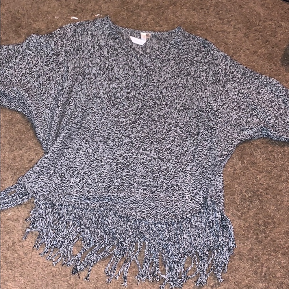 Short sleeve knit sweater